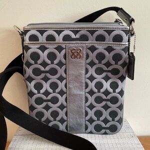 COACH Julia Swing Pack Crossbody Bag Black Silver OP Art LIKE NEW